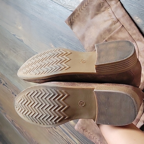 . - Picture 12 of 17